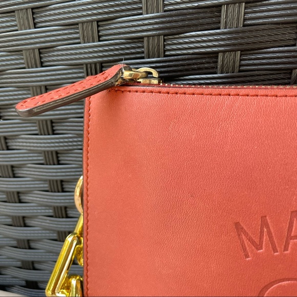 Gucci Zippy Pouch Wristlet w/Chunky Chain - Picture 8 of 13